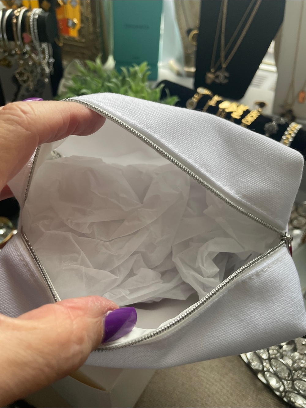 ✨Dior White Canvas Pouch with Red Miss Dior Embroidered Logo✨NWT - Picture 6 of 8